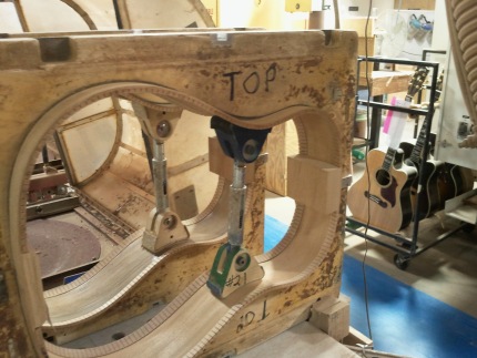 Gibson Guitars - Putting the sides together